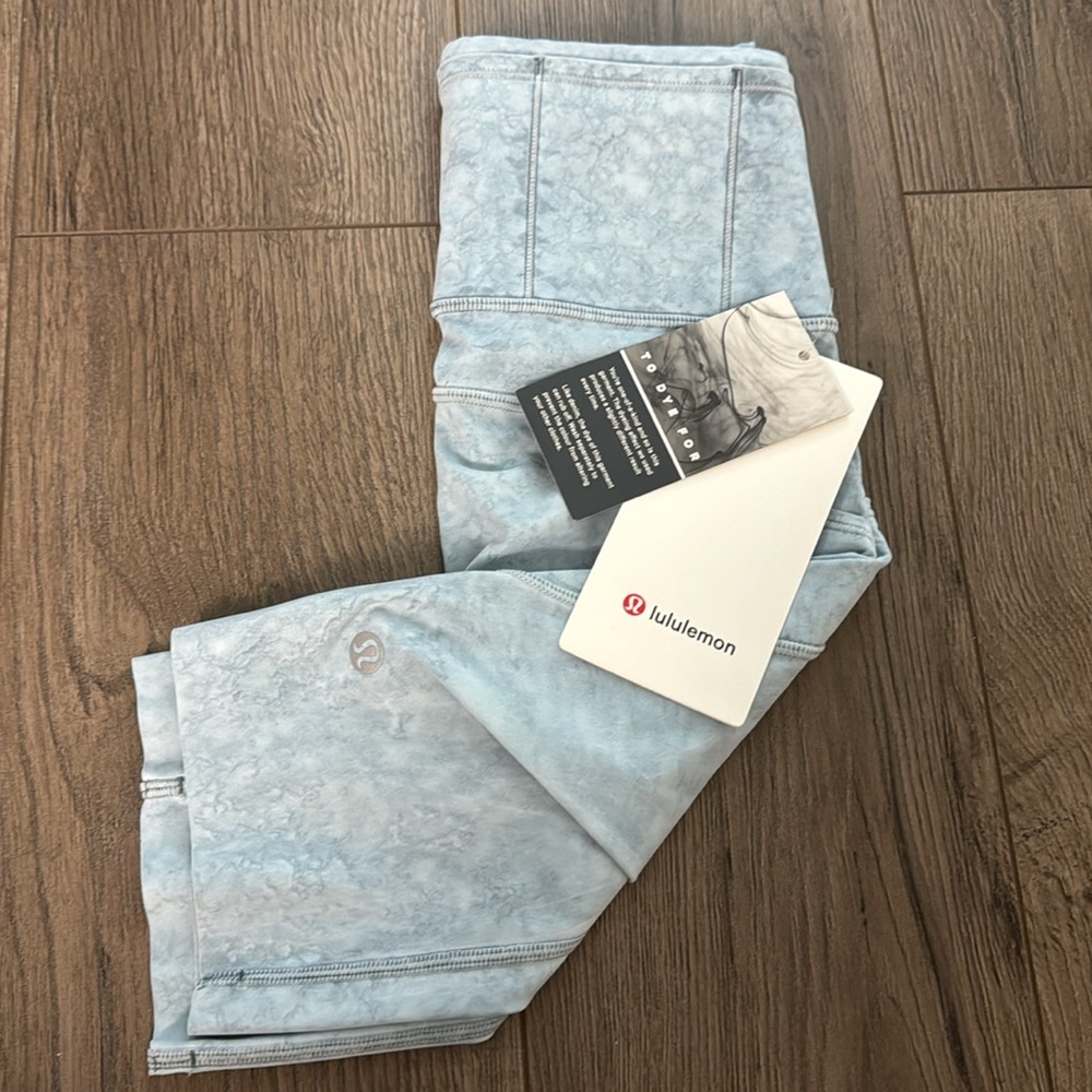 LULULEMON SIZE 0 NEVER WORN, TAGS ATTACHED BLUE DYE BIKER SHORTS 10”